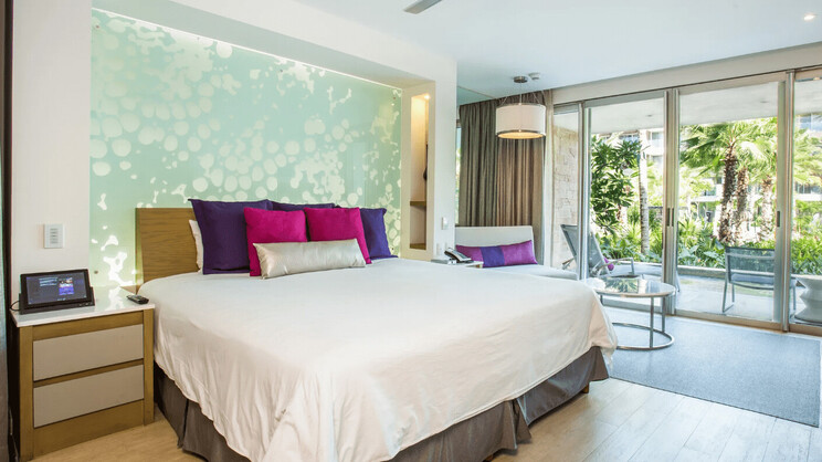 Xhale Club Junior Suite Swim Out Tropical View